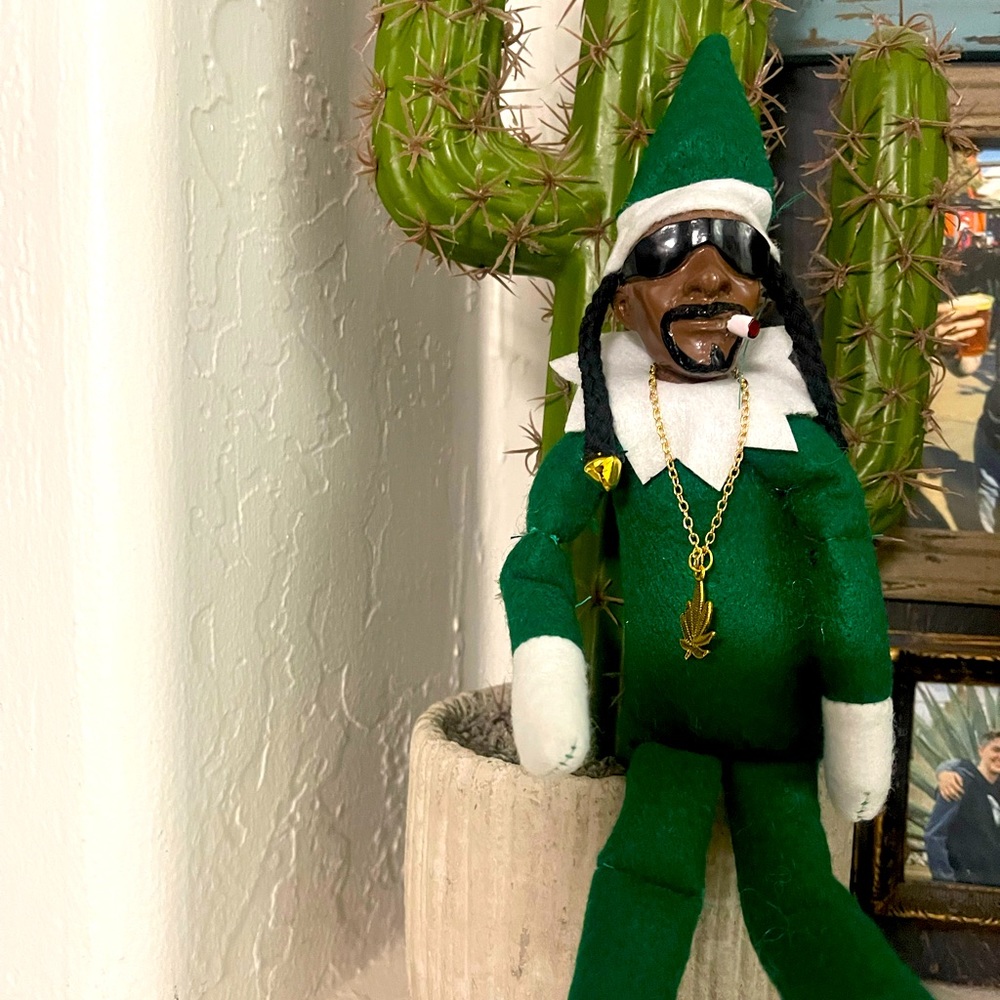 Snoop on a stoop is back and ready to go home with you. New in box